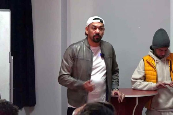 Sivasspor’la yollarını ayıran teknik direktör Servet Çetin, futbolcularla vedalaştı