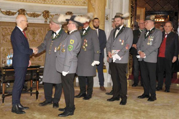 Senato ve Belediye Başkanı Tschentscher tebrikleri kabul etti