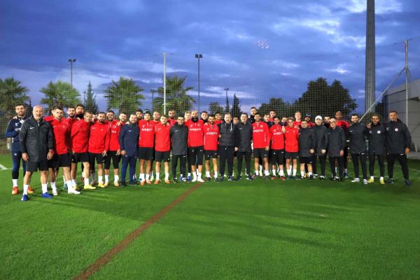 Sergen Yalçın, Antalyaspor’daki ilk antrenmanına çıktı