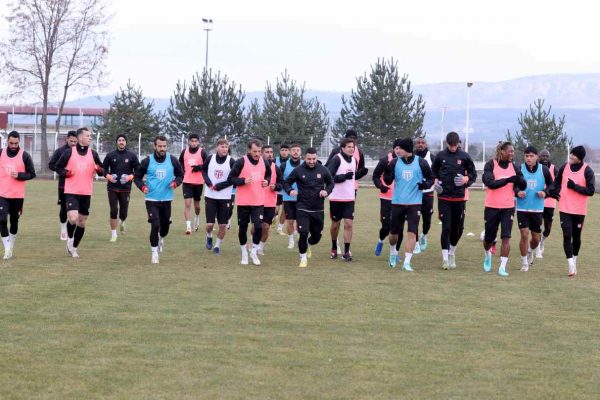 Sivasspor’da Bülent Uygun ilk antrenmanına çıktı