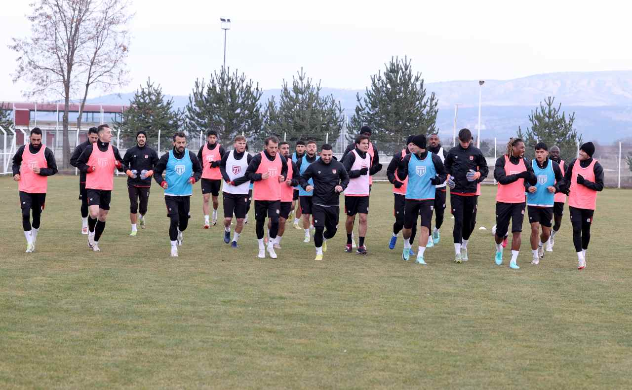 Sivasspor’da Bülent Uygun ilk antrenmanına çıktı