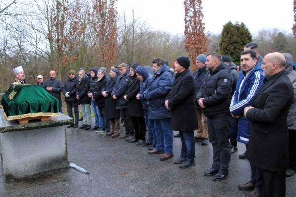 HAMBURG’UN SEVGi ANNESİ SON YOLCULUĞUNA UĞURLANDI!