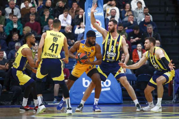 Fenerbahçe, Maccabi’yı 100’e yatırdı