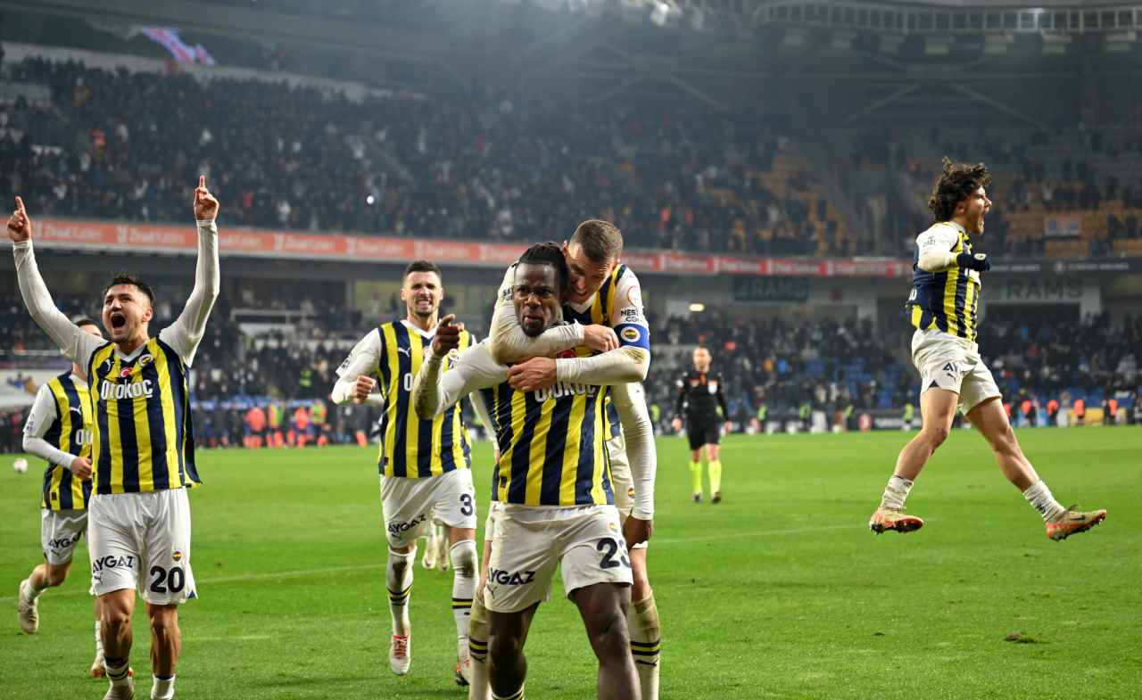 Fenerbahçe, RAMS Başakşehir’i son dakikada geçti