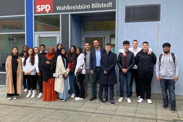 Geleceğin siyasetçileri stajla şekilleniyor!