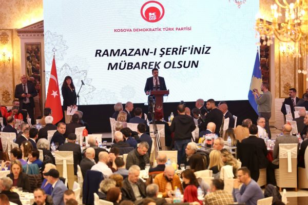 Kosova’daki Türkler iftarda buluştu