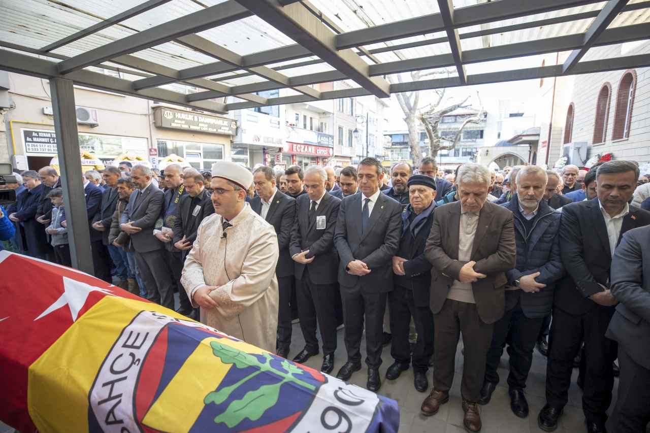 Eski Fenerbahçe Başkanı Tahsin Kaya’nın cenazesi Sakarya’da toprağa verildi