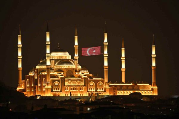 Diyanet İşleri Başkanı Erbaş, Ayasofya-i Kebir Cami-i Şerifi’nde teravih namazı kıldırdı: