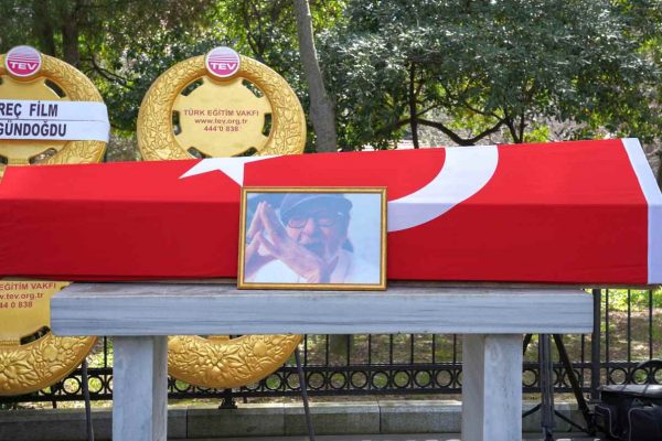 Oyuncu Kayhan Yıldızoğlu son yolculuğuna uğurlandı