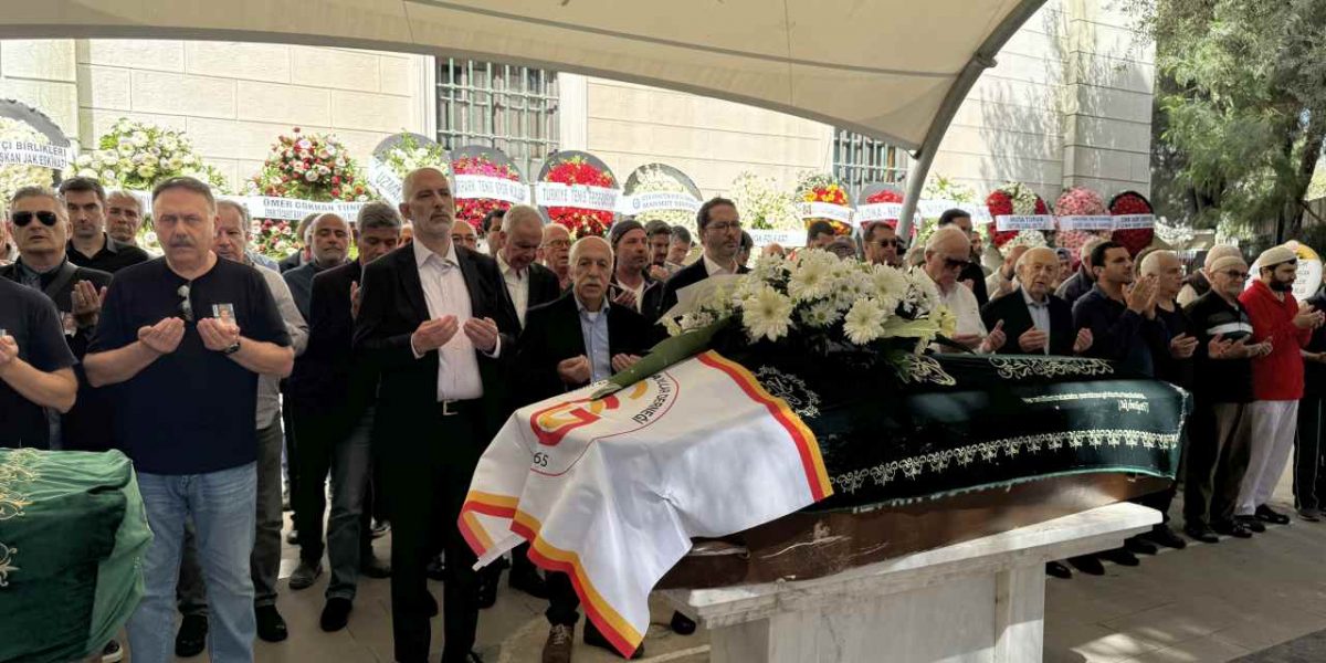 Vefat eden eski milli tenisçi Necdet Kestelli, İzmir’de son yolculuğuna uğurlandı