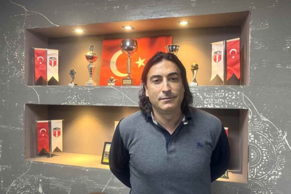 Antrenör Albayrak, Türkiye’den istifa etti