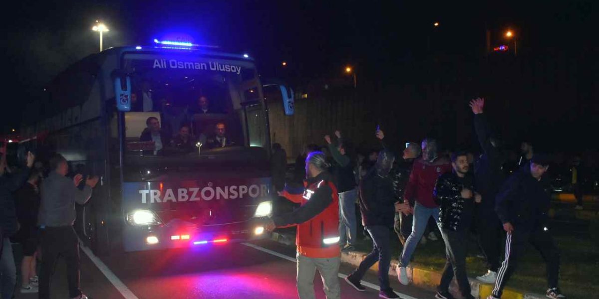 Trabzonspor kafilesine coşkulu karşılama