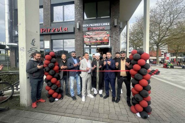 Köz Pirzola restoranına görkemli açılış