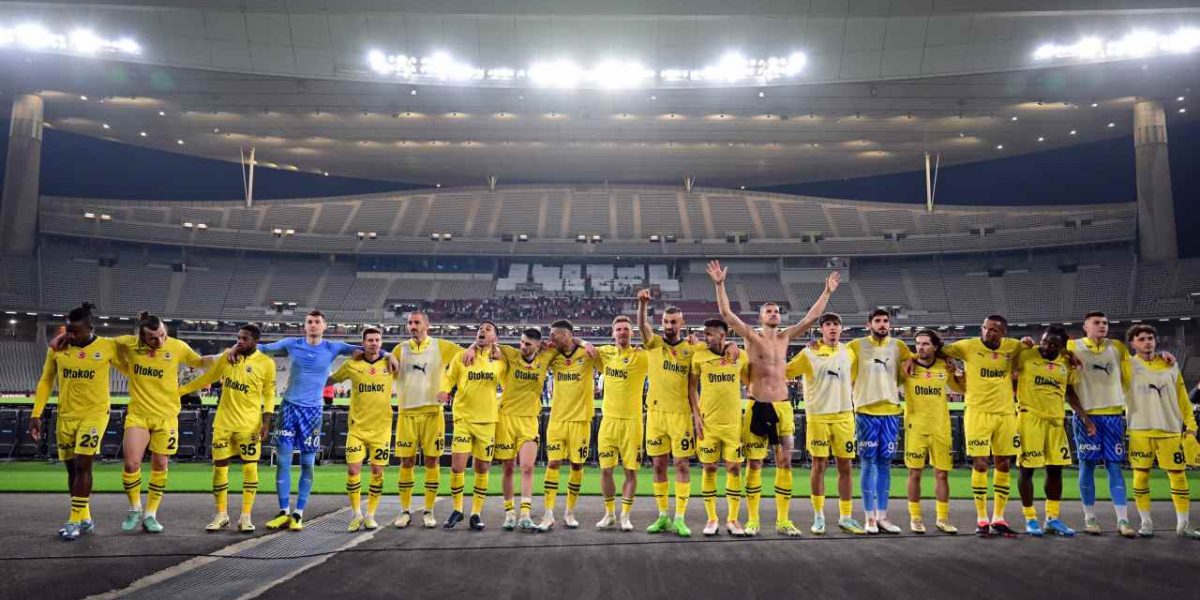 Fenerbahçe, maç fazlasıyla liderliğe yükseldi