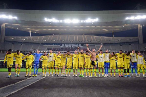 Fenerbahçe, maç fazlasıyla liderliğe yükseldi