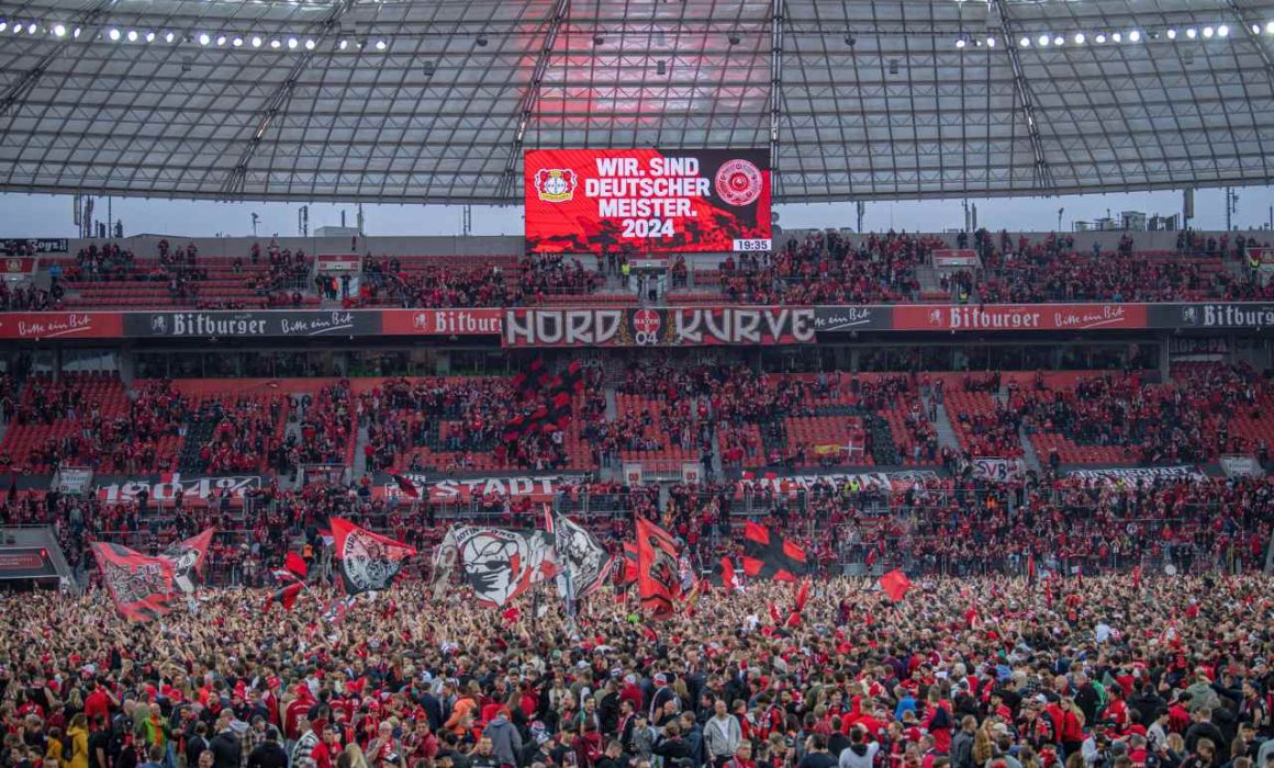 Bayer Leverkusen, Bundesliga'da ilk şampiyonluğunu garantiledi