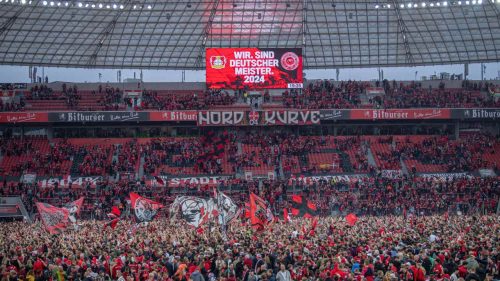 Bayer Leverkusen, Bundesliga'da ilk şampiyonluğunu garantiledi