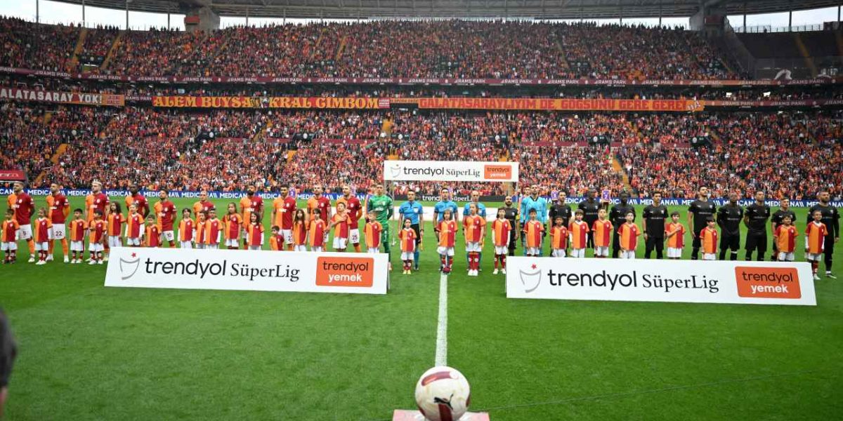 Lider Galatasaray, Süper Lig’de konuk ettiği Pendikspor’u farklı geçti