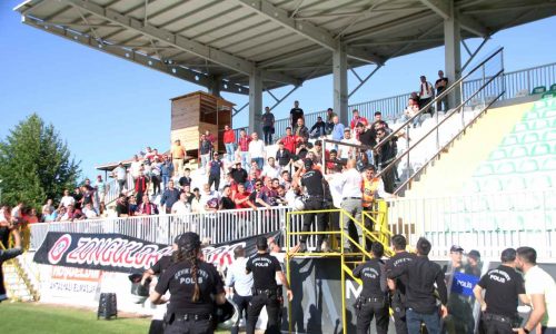 TFF 2. Lig'deki Serik Belediyespor-Zonguldak Kömürspor maçında kavga çıktı
