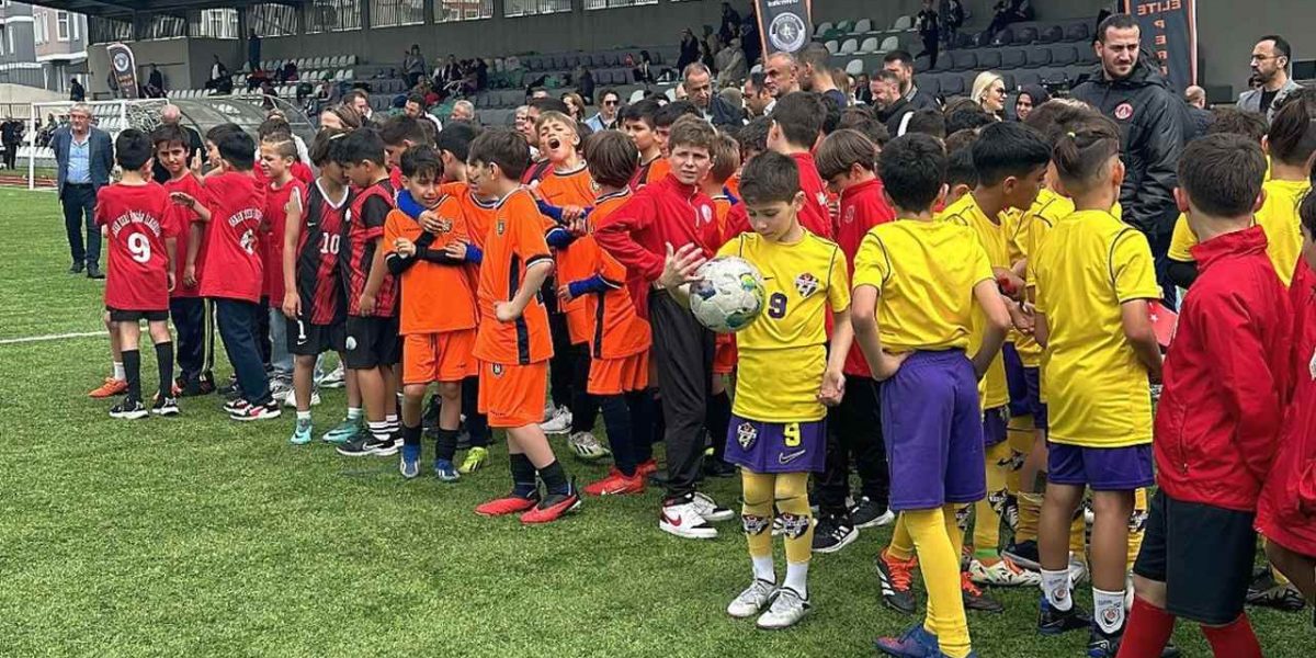 “Çocuk Bayramı Kupası” futbol turnuvası düzenlendi