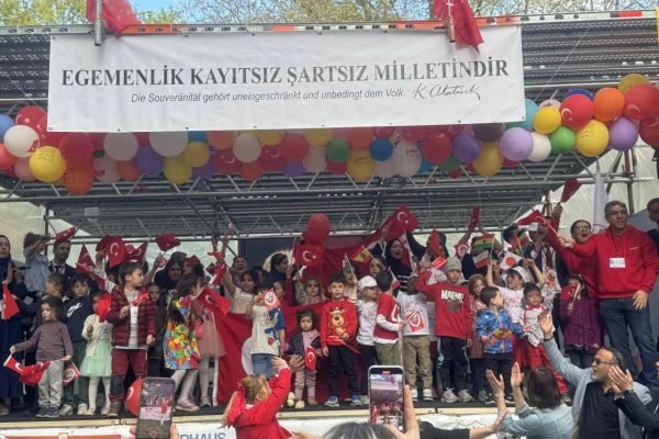 Hamburg“da coşkulu 23 Nisan kutlaması