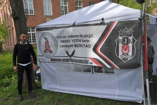 Beşiktaş standı 23 Nisan’a renk kattı