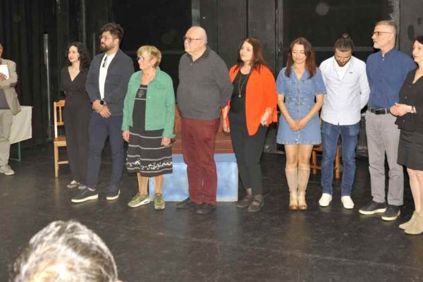 Festival açılışında İstasyon Tiyatro İletişim’e “Üstün Başarı” plaketi