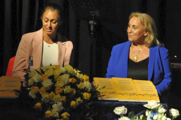 Esma Arslan, yeni kitabını tiyatral okumayla tanıttı