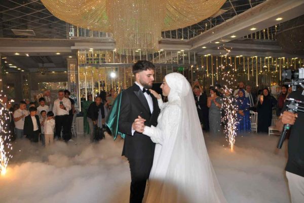 Görkemli düğünle dünyaevine girdiler