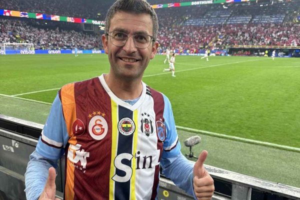 Akgün’ün giydiği forma Almanya’da gündem oldu