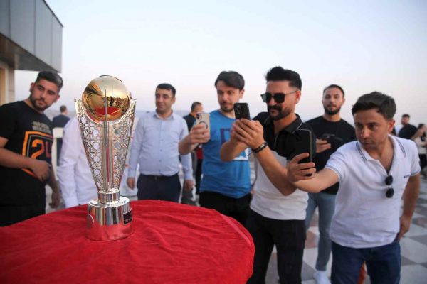 Galatasaray’ın şampiyonluk kupası Siirt’te