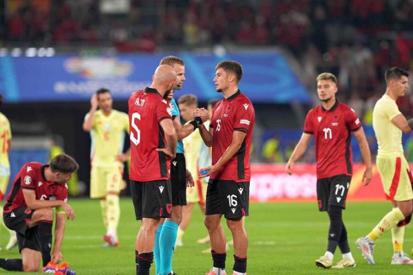 Arnavutluk sürprize imza atamadı