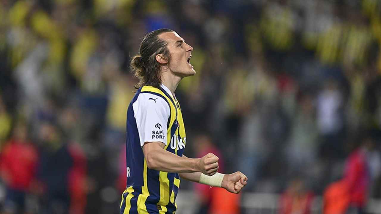 Fenerbahçe, milli futbolcu Çağlar Söyüncü ile 3+1 yıllık sözleşme imzaladı