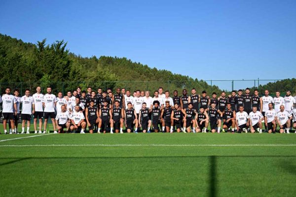 Beşiktaş yeni sezonu yeni teknik direktör Giovanni van Bronckhorst’la açtı