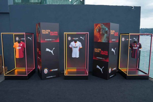 Galatasaray’da yeni sezon formaları tanıtıldı