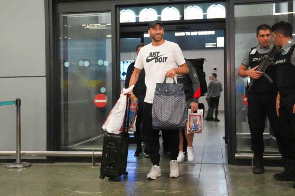 A Milli Futbol Takımı yurda döndü