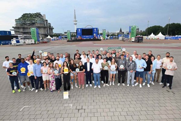 Ehrungen für HFV-Meister*innen und Pokalsieger*innen 2024