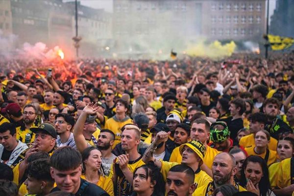 Borussia Dortmund taraftarları, silah üreticisi şirketle anlaşmayı protesto edecek