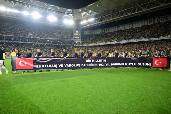 Fenerbahçe, Alanyaspor engelini rahat geçti