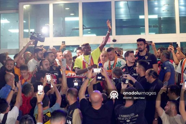 Victor Osimhen, Galatasaray için İstanbul’a geldi