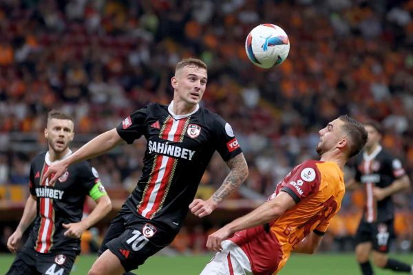 Süper Lig’de 5’te 5 yapan Galatasaray, liderlik koltuğuna oturdu