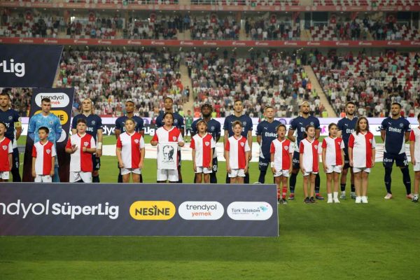 Antalyaspor’un sahasındaki yenilmezliğine Fenerbahçe son verdi