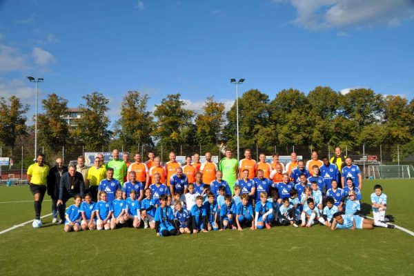 Eski Profesyonel Futbolcular, Uwe Seeler Vakfı İçin Sahaya Çıktı