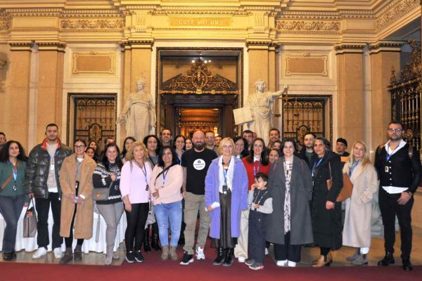 Güngör Yılmaz rehberliğinde Hamburg Belediye Sarayı gezisine büyük ilgi