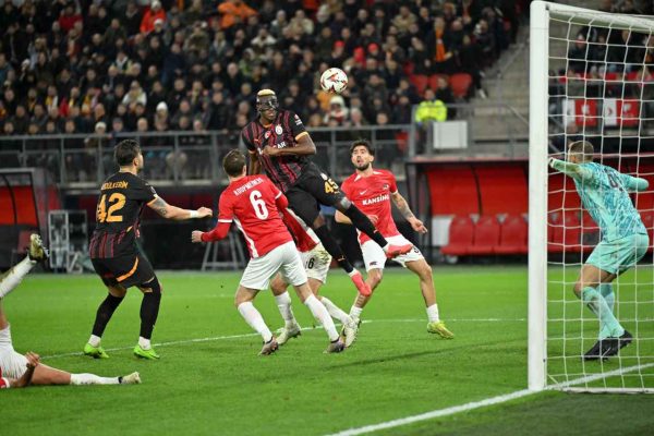 Galatasaray, Hollanda’dan puanla döndü