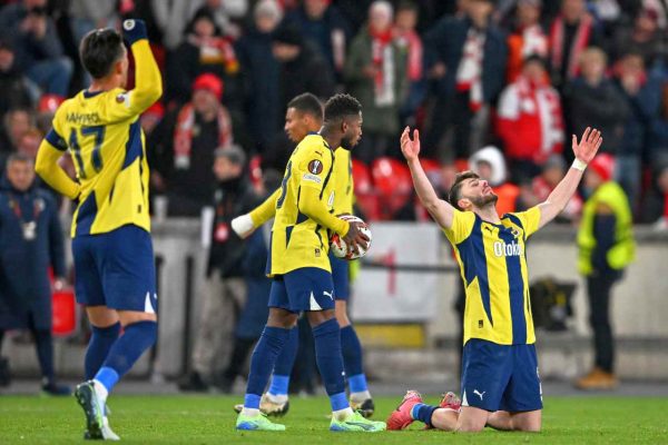 Fenerbahçe, Prag’dan 3 puanla dönüyor