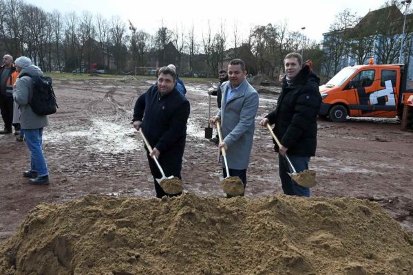 Rot-Weis Wilhelmsburg suni çim sahaya kavuşuyor