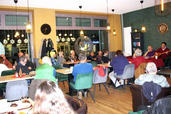 Rukiye Çankıran ve Aşır Özek’in Sazlı-Sözlü Kitap Akşamı: Helga ve Latife ile Çay Keyfi