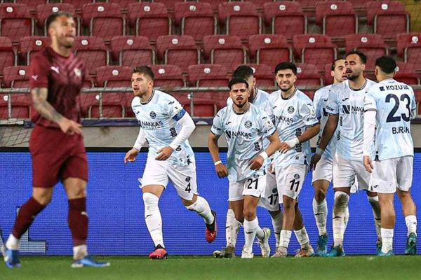 Adana Demirspor 3 puanı 3 golle aldı