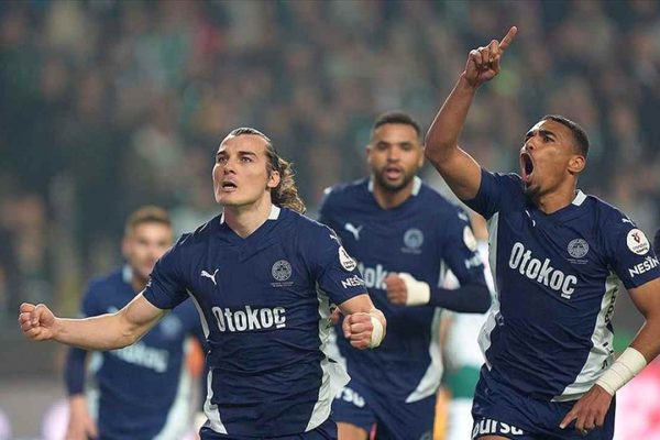 Fenerbahçe zirve yarışında hata yapmadı